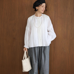 幅広いシーンで活躍可能麻のブラウス　ラミーブラウス　レース切替　250217-1 10枚目の画像