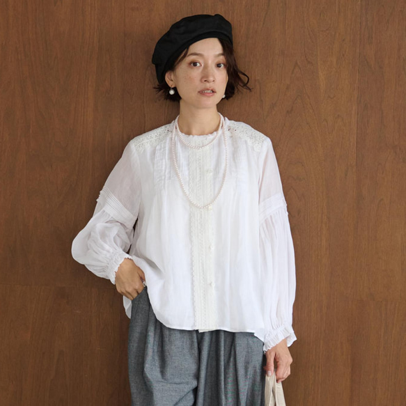 幅広いシーンで活躍可能麻のブラウス　ラミーブラウス　レース切替　250217-1 1枚目の画像
