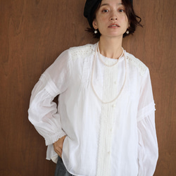 幅広いシーンで活躍可能麻のブラウス　ラミーブラウス　レース切替　250217-1 4枚目の画像