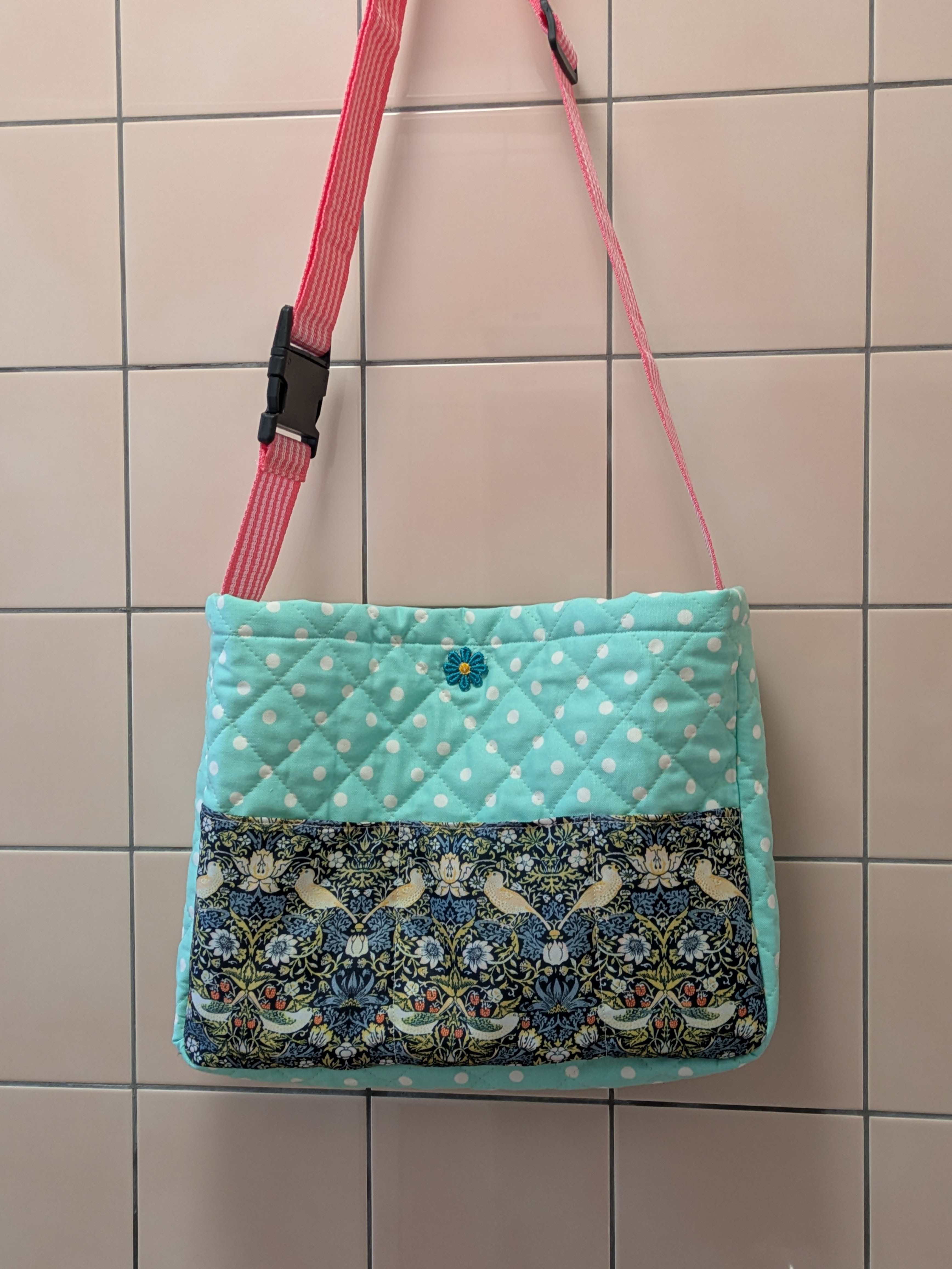 肩掛けトートバッグ（水玉、ピンク）