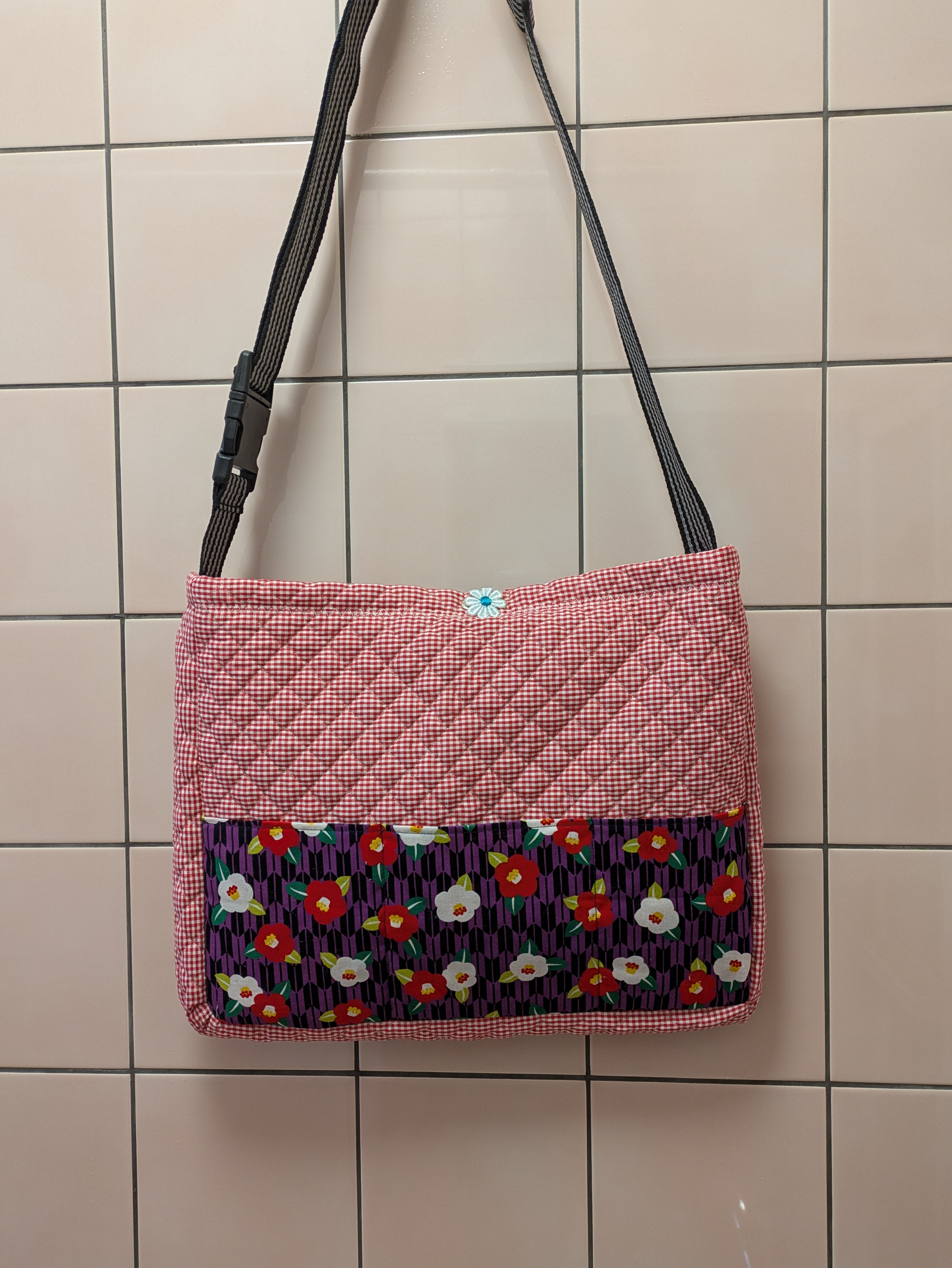 肩掛けトートバッグ（赤、黒）