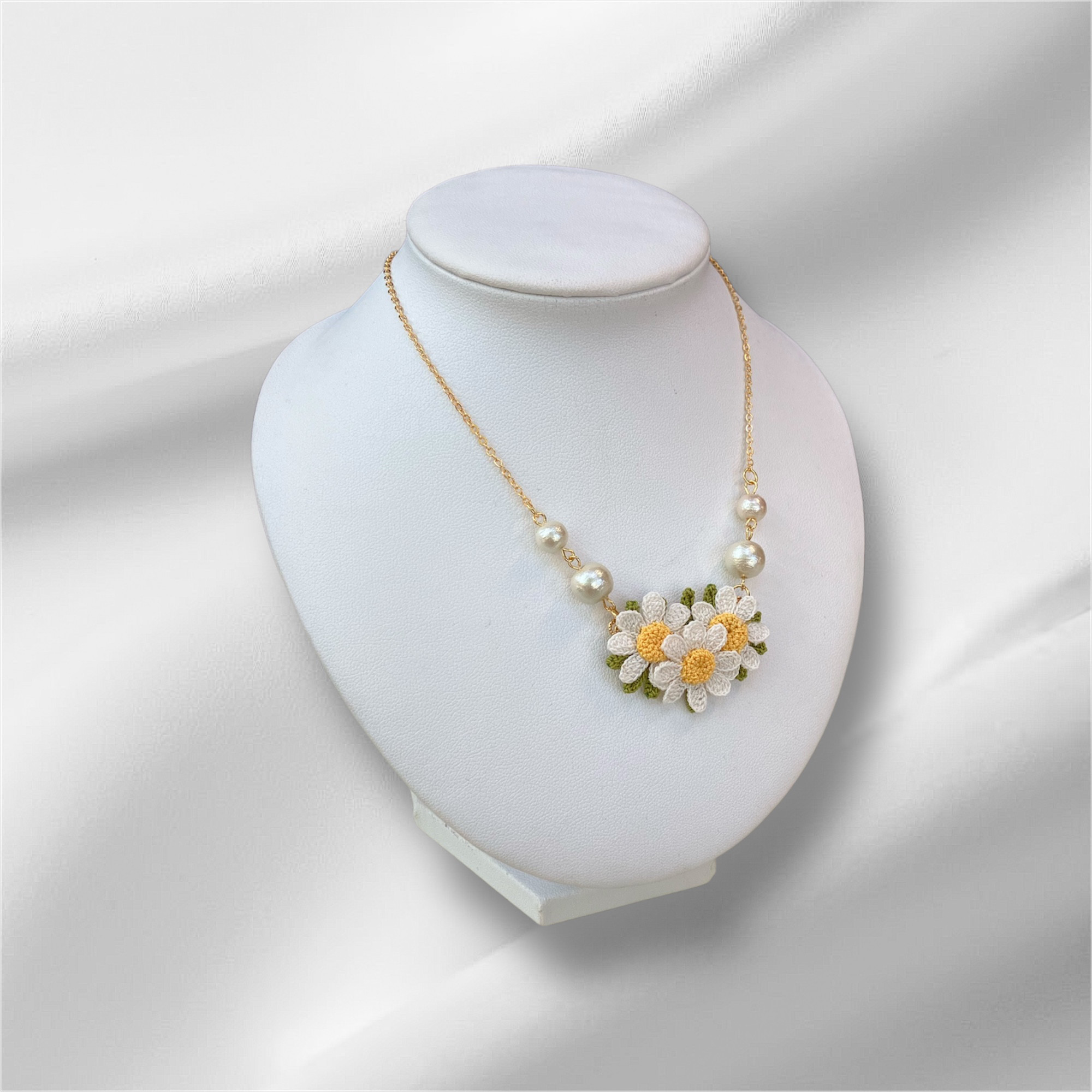 レース編み　カモミールのネックレス　(受注製作) 4,452円