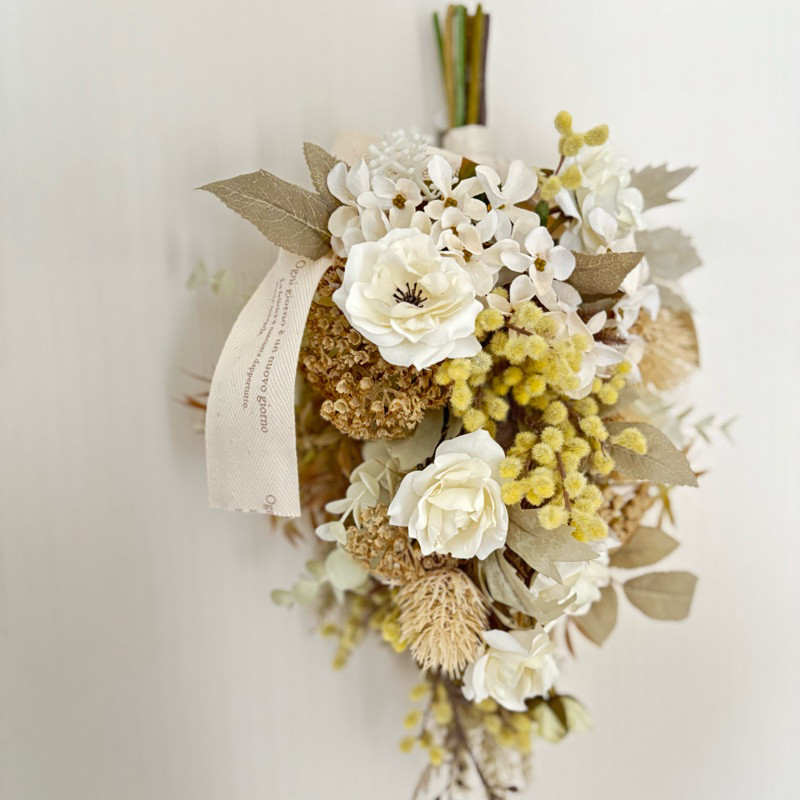 ミモザとバラのクリームイエロースワッグ　くすみ　ナチュラル　壁飾り　壁かけ　インテリア　ギフト　プレゼント