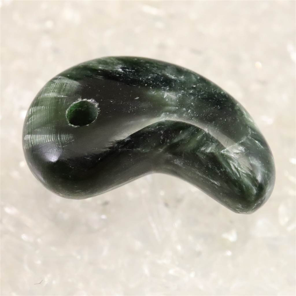 セラフィナイト クリノクロア 30mm 勾玉 8.52g #38180