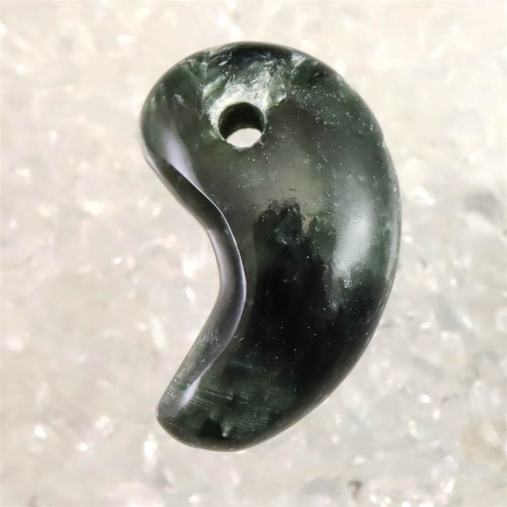 セラフィナイト クリノクロア 30mm 勾玉 8.4g #82832