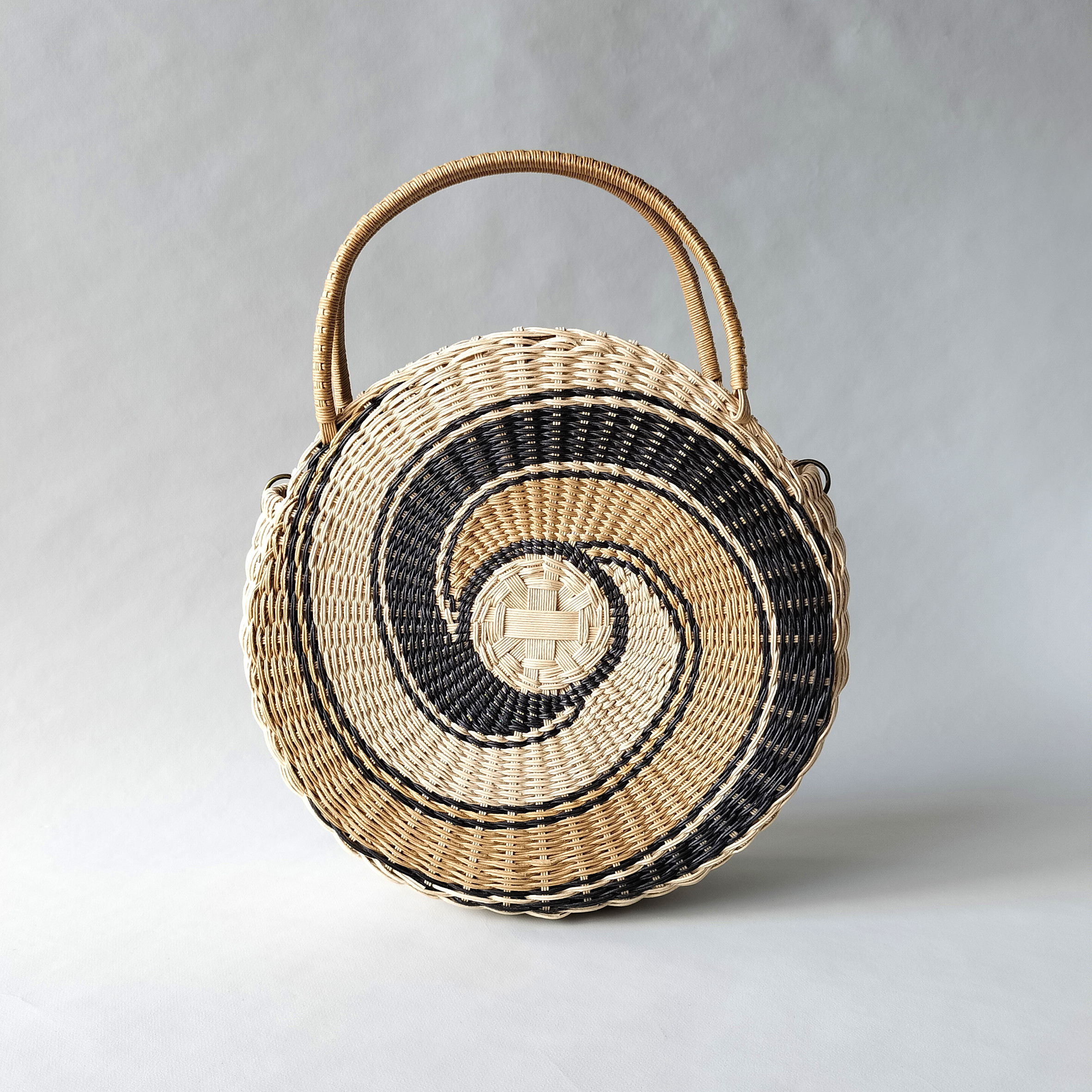 【現品限りSALE】Uzu（渦）のかごバッグ（円形）