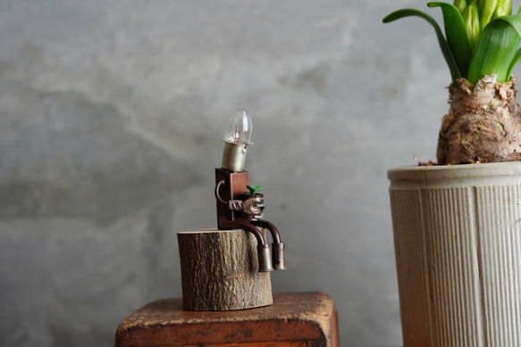 　腰掛けランプマン　「慈しむ」 2枚目の画像