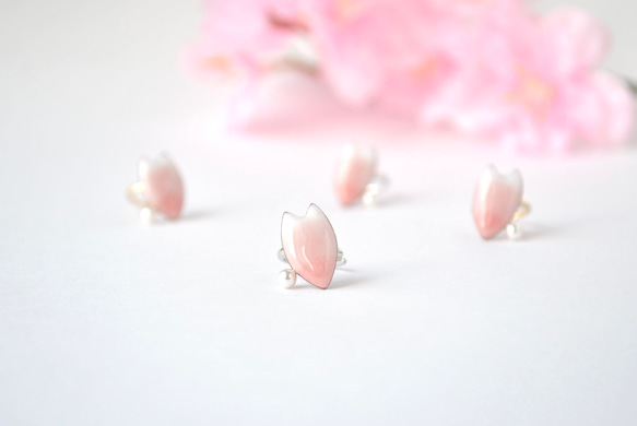 七宝焼「ひとひら　～sakura gradiation～」イヤーカフ 1枚目の画像