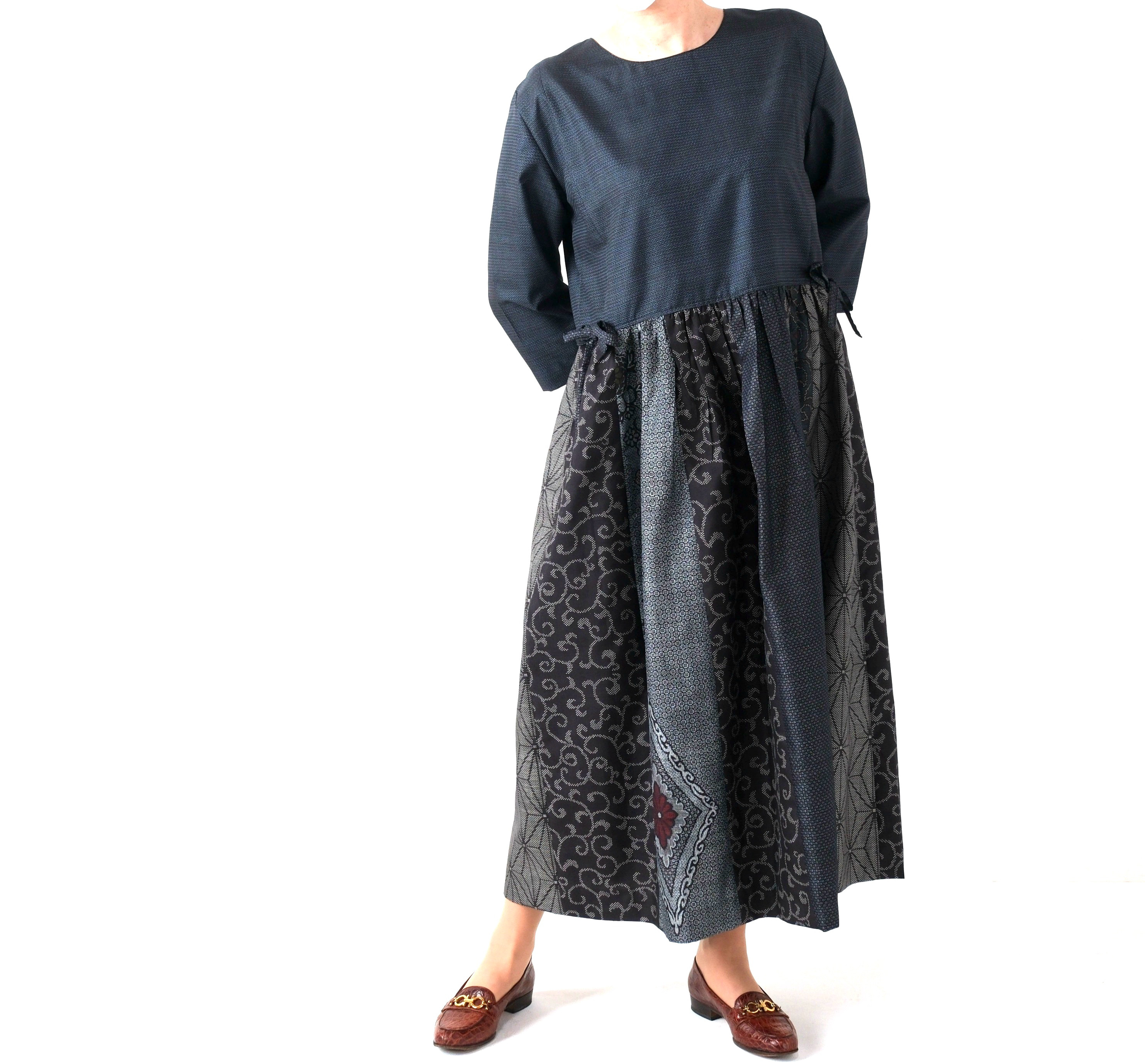 【日本/大島紬】アンティーク大島紬のゆったりワンピース　おうちリラックス　青　着物リメイク