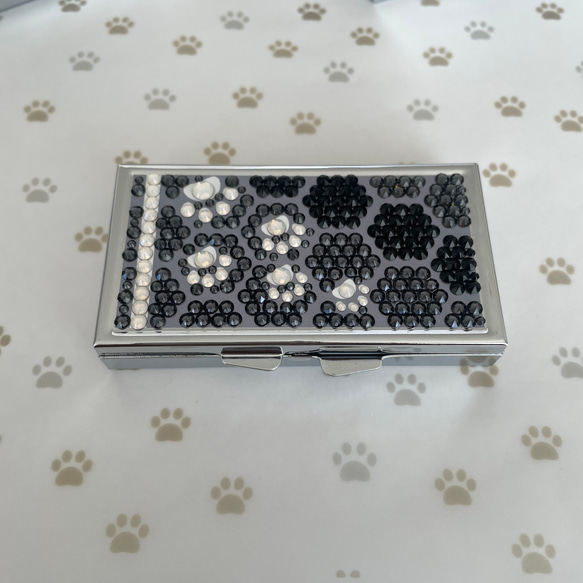◇肉球 ハニカム透かし◇ブラック系◆ピルケース(アクセサリーケース・小物入れ)◆プレゼントに＊クリスタルガラス 5枚目の画像