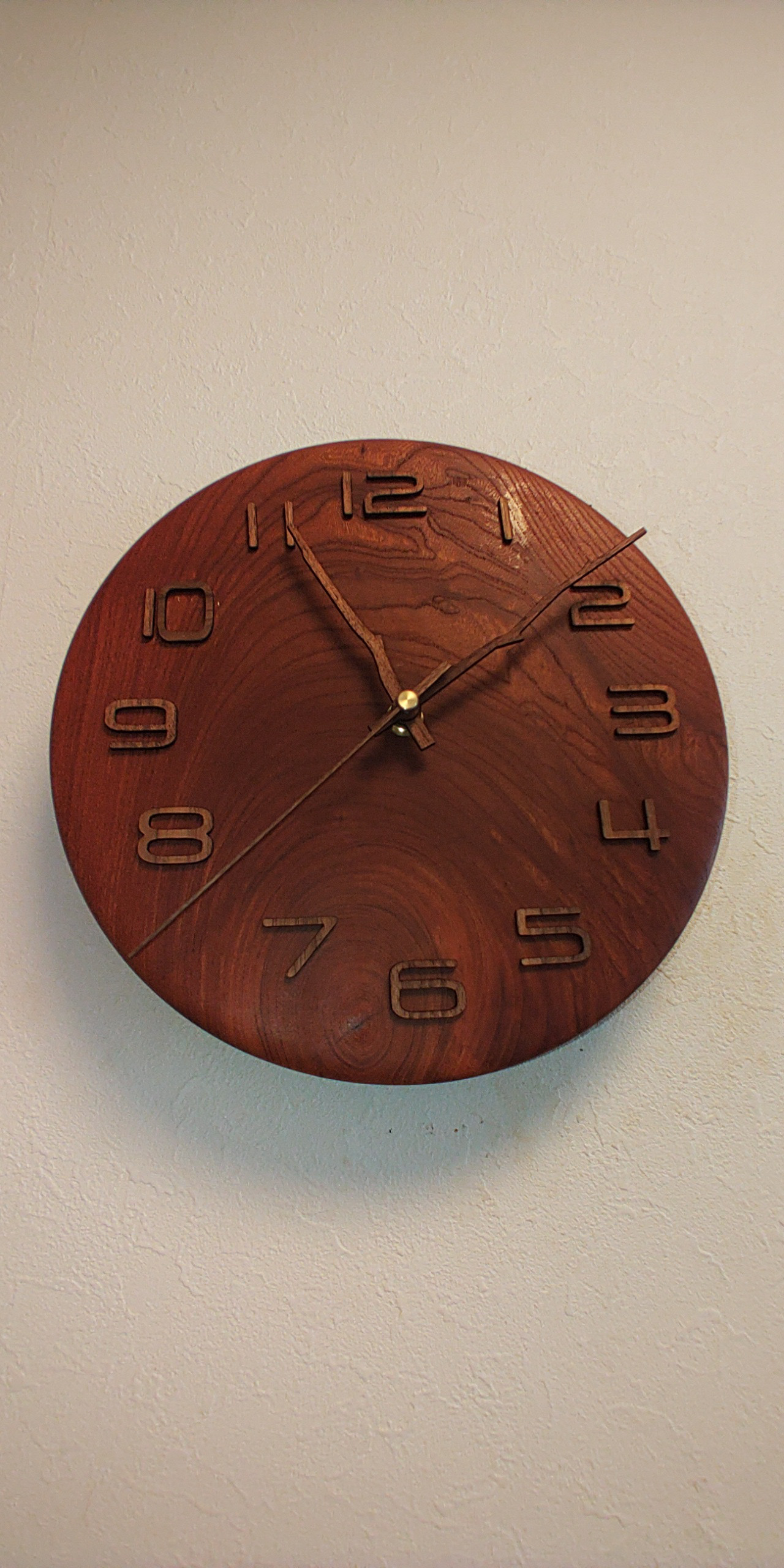 素敵な一枚板ケヤキの掛け時計