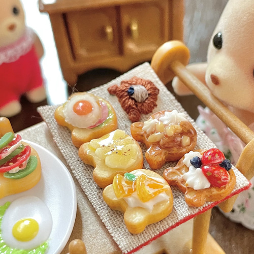 【ミニチュアフード】シルバニア◇オーダー ✭＼＼大人気／／✭ミニチュアフード□パンセット（ベージュ