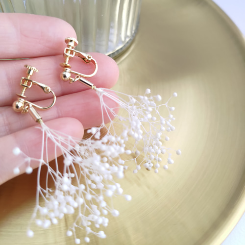 かすみ草ピアス/イヤリング/プリザーブドフラワー ピアス（スタッド