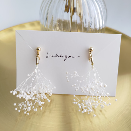 かすみ草ピアス/イヤリング/プリザーブドフラワー ピアス（スタッド