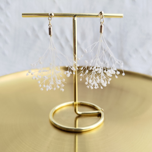 かすみ草ピアス/イヤリング/プリザーブドフラワー ピアス（スタッド