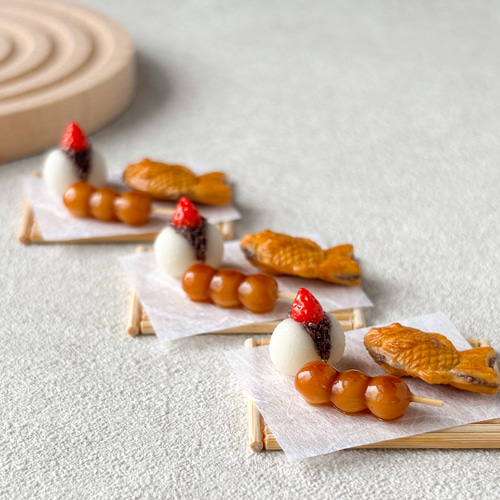 特集掲載】ミニチュア 和菓子 セット / 苺大福 ・ みたらし団子