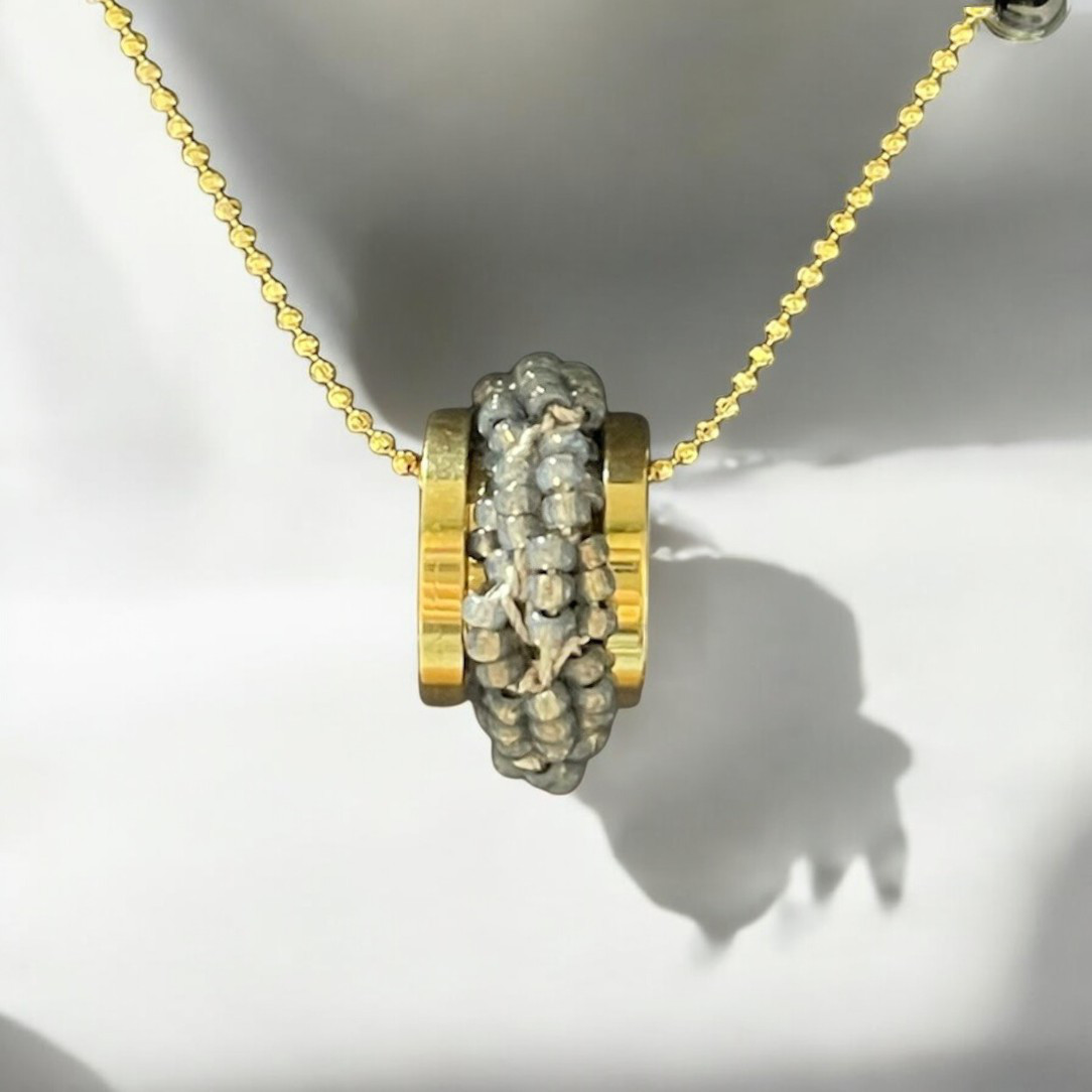 ミミール・カー  ペンダント（グレー系）　l-bdze069n