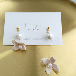 かすみ草ピアス/イヤリング/プリザーブドフラワー ピアス（スタッド