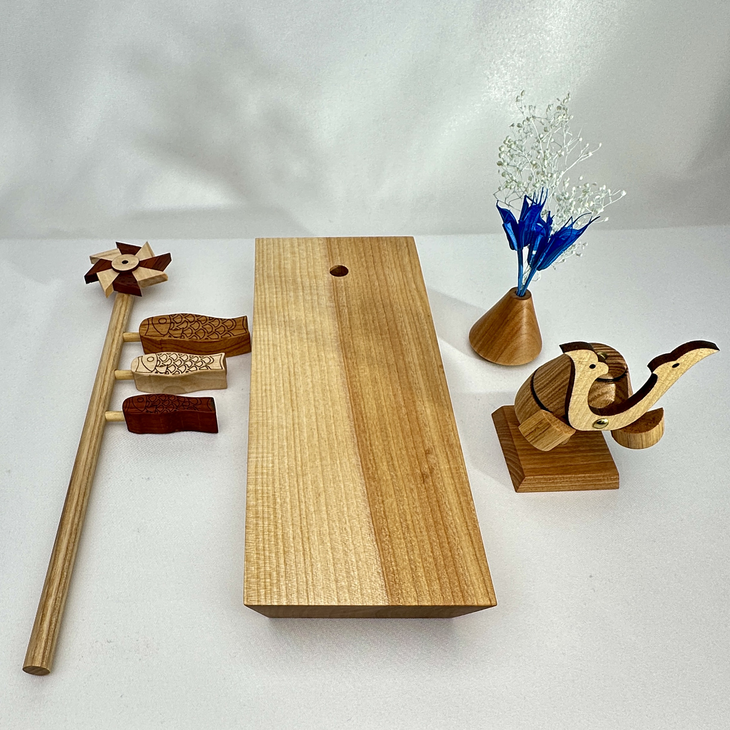 木製兜と鯉のぼり　端午の節句 無垢材　兜飾り 初節句 名前札 こいのぼり　五月人形