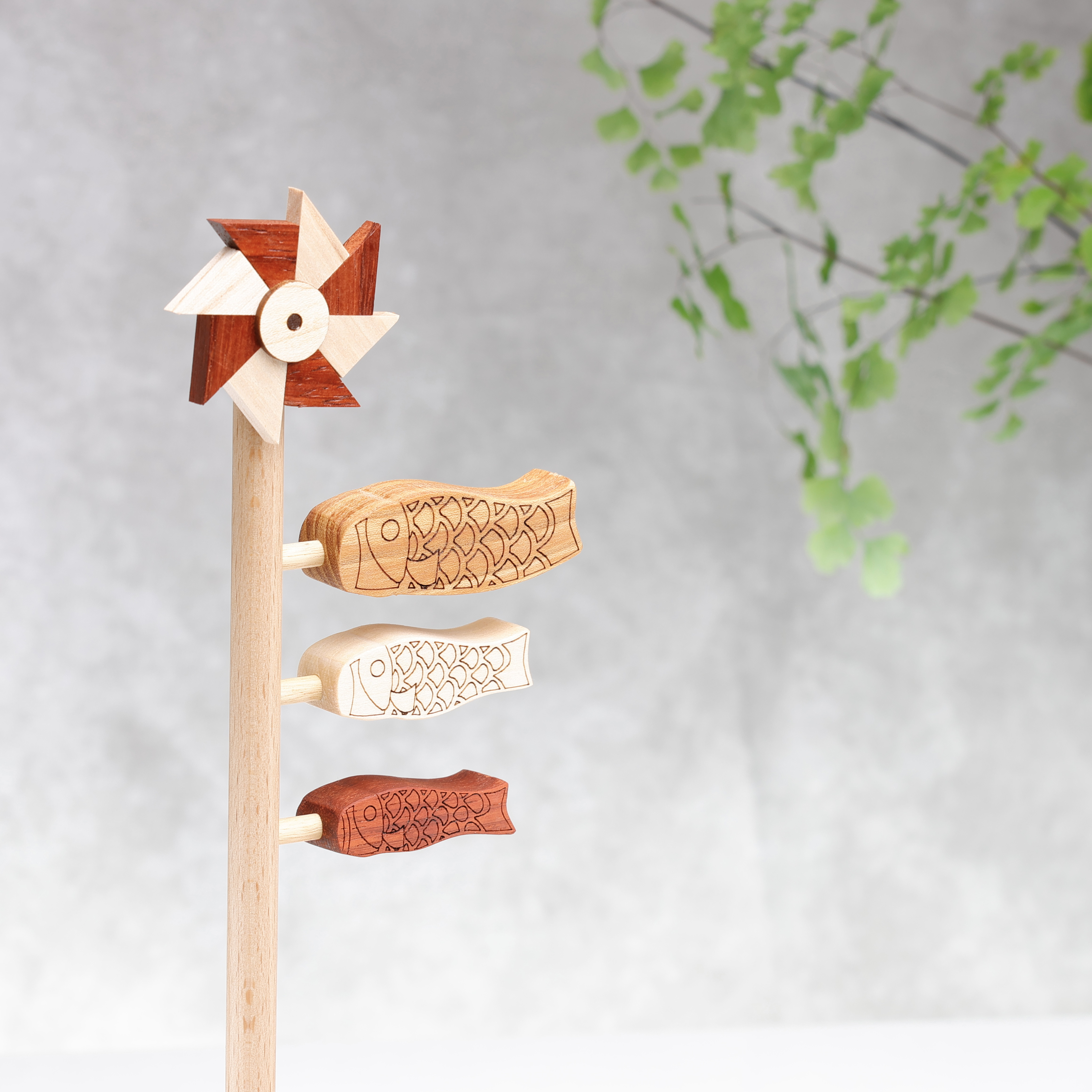 木製兜と鯉のぼり　端午の節句 無垢材　兜飾り 初節句 名前札 こいのぼり　五月人形