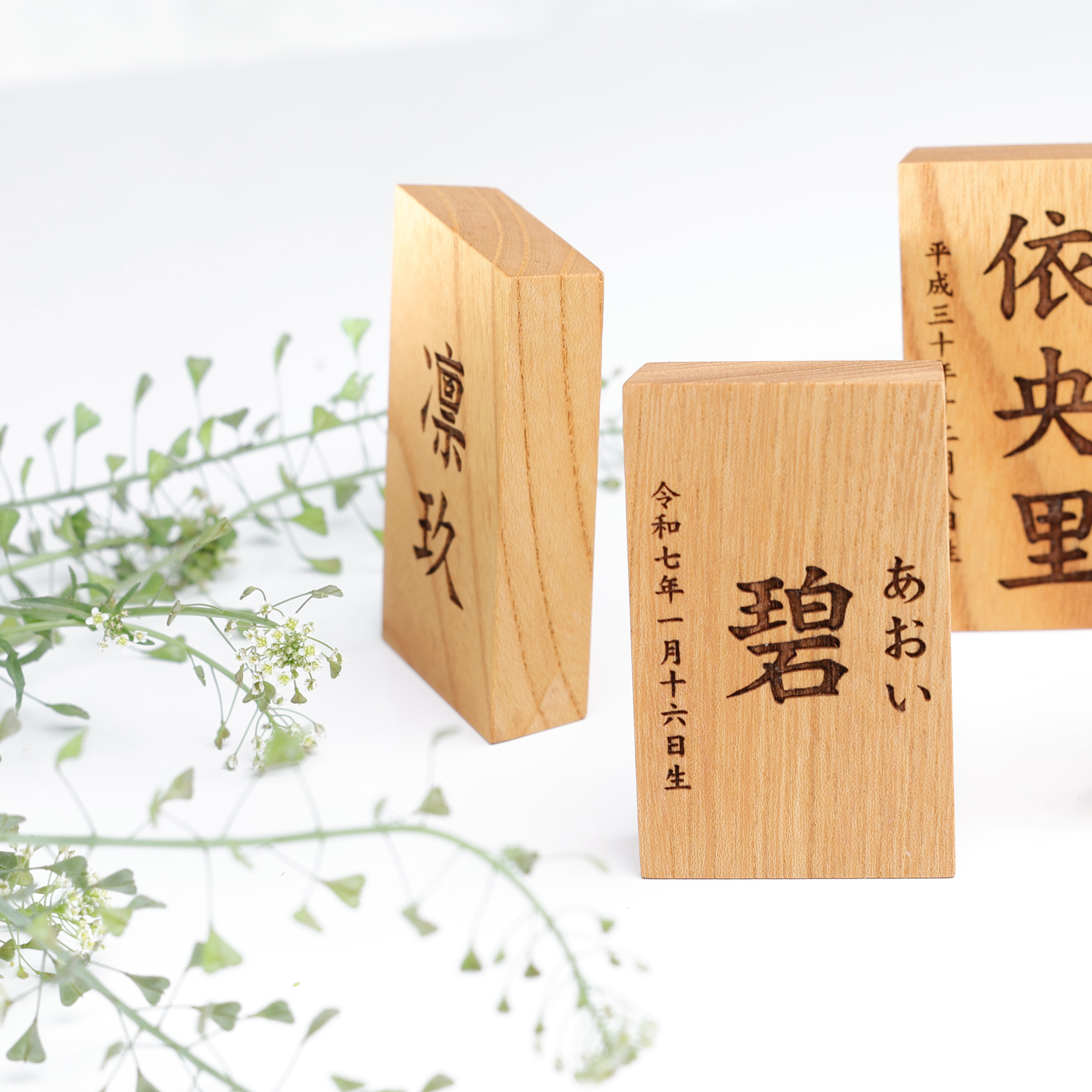 木製兜と鯉のぼり　端午の節句 無垢材　兜飾り 初節句 名前札 こいのぼり　五月人形