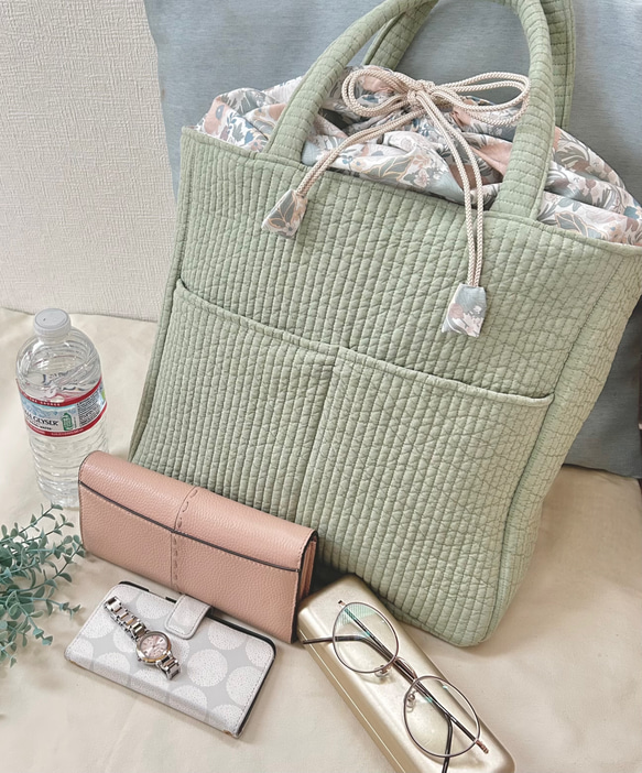 さっと中を隠せるヌビバッグ♪大きめ肩掛けあおり巾着♪正面ポケット