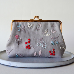 刺繍　まんまるポーチ　３点 刺繍 まんまるポーチ 3点 - 財布・ケース・小物入れオンライン