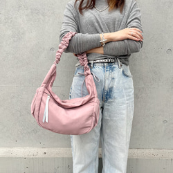 【オシャレなピンク】大人可愛い2WAY ショルダーバッグ/軽量・撥水加工　ナイロン　カジュアルバッグ 1枚目の画像