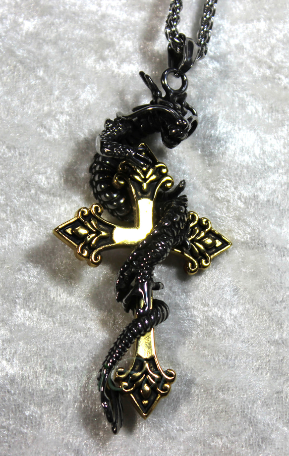 龍が巻きつく十字架 ドラゴン・クロス サージカルST