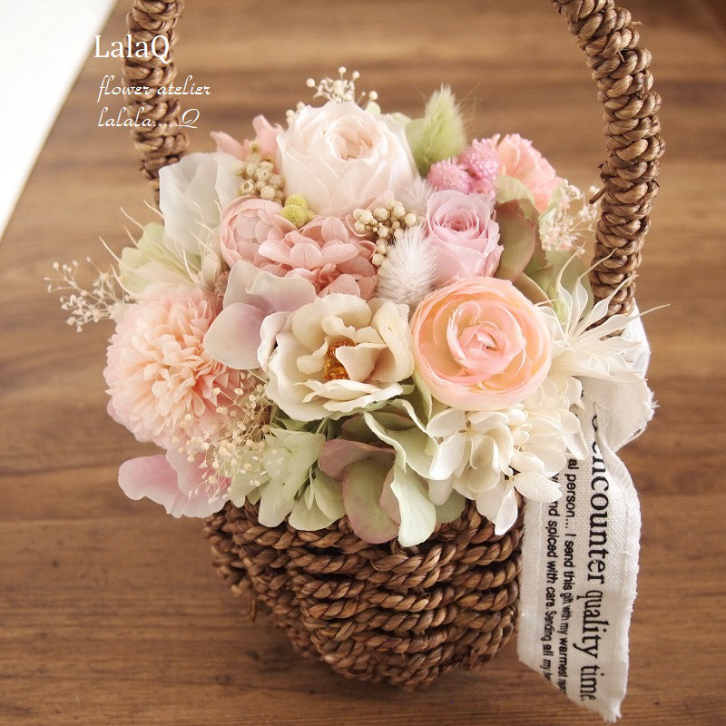 バスケットのフラワーアレンジメント/プリザーブドフラワー