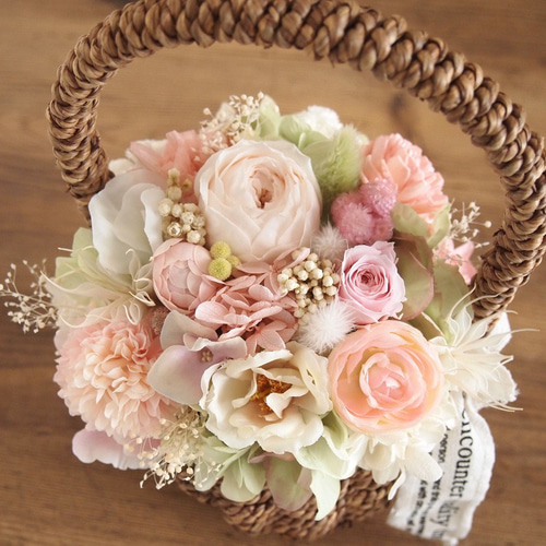 バスケットのフラワーアレンジメント/プリザーブドフラワー