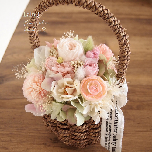 バスケットのフラワーアレンジメント/プリザーブドフラワー