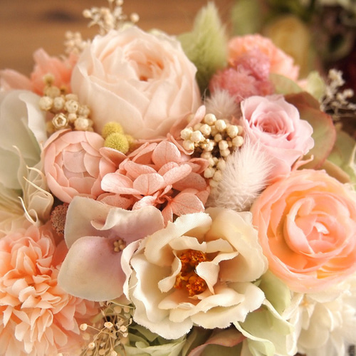 バスケットのフラワーアレンジメント/プリザーブドフラワー