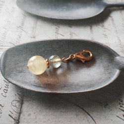 チェコガラスのしずくのピアス オレンジ×グリーン ピアス（フック