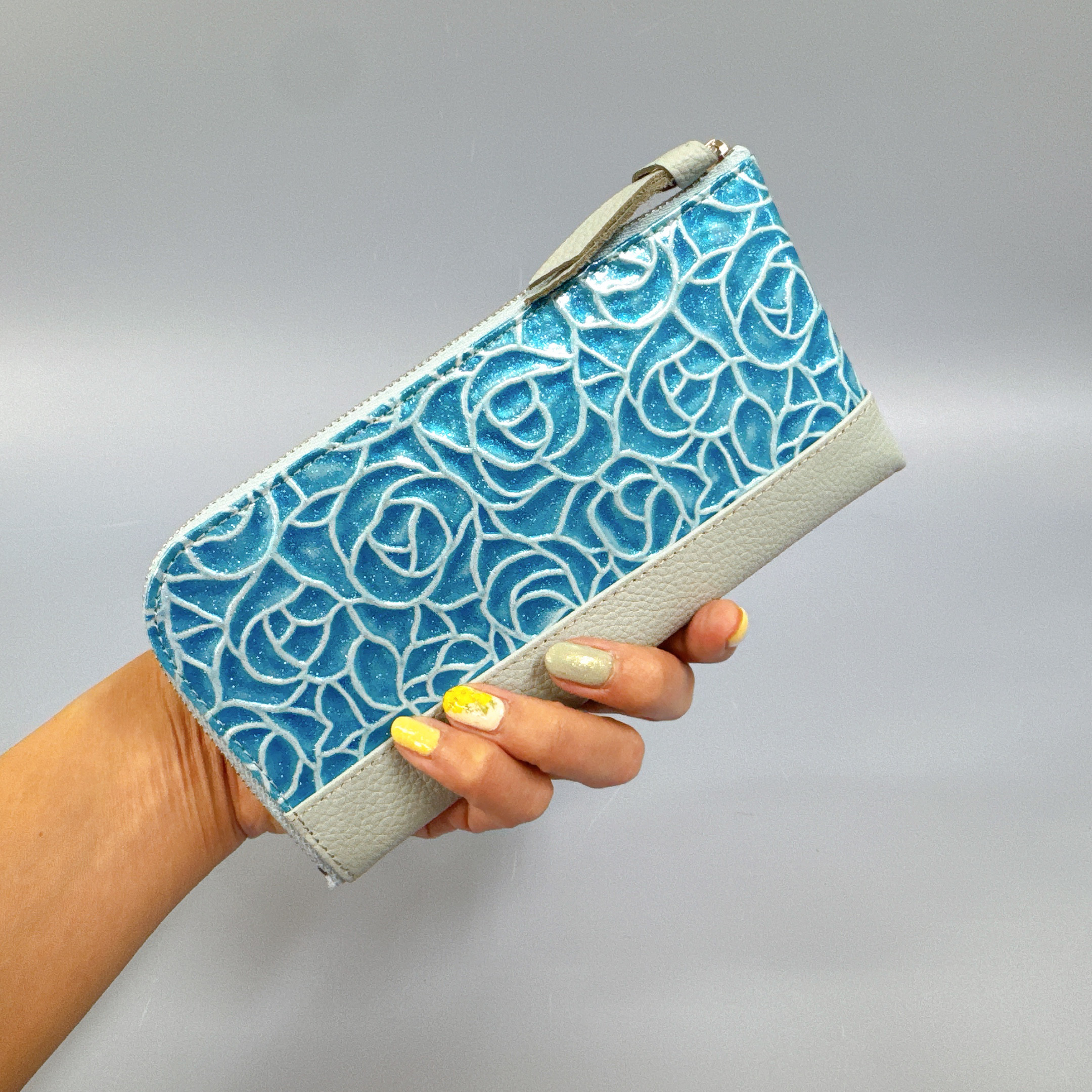 お札ピッタリ！ 薄くて軽いコンパクトな長財布 8枚カードポケット エナメルローズ × シュリンク　オーシャンブルー