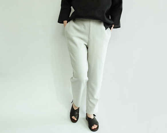 耐穿的9吋錐形褲（黑色） 第2張的照片