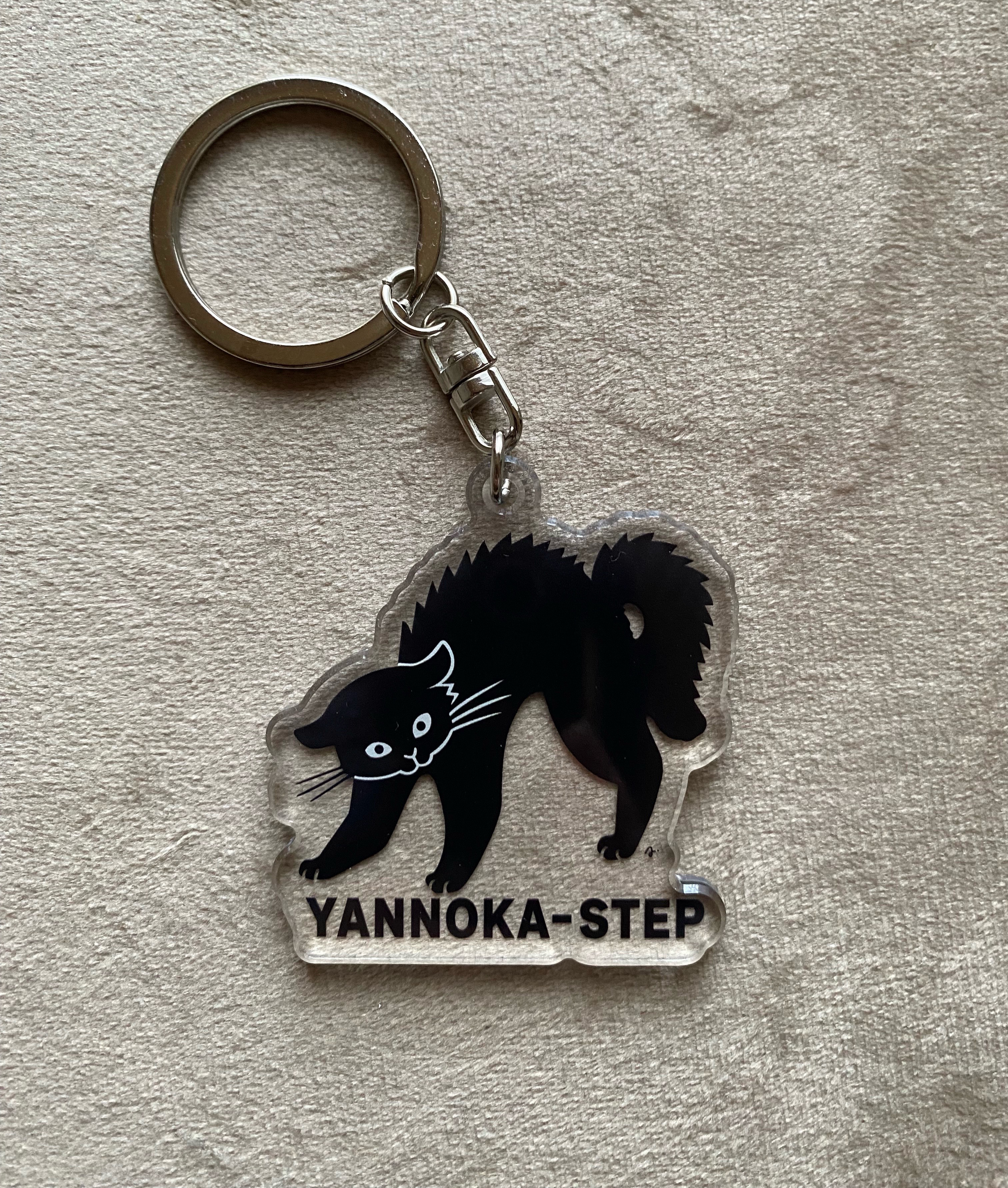 猫ひた アクリルキーホルダー 750円 牧田習