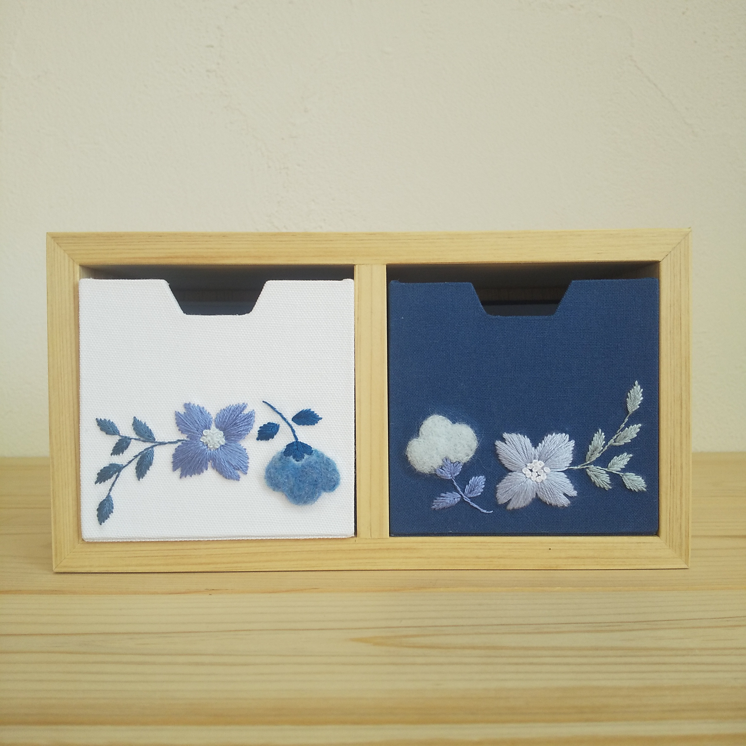 国産ひのきとカルトナージュの卓上チェスト　２個タイプ（手刺繍　青い花）
