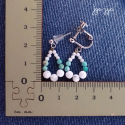 beads earrings ＊ White natural Howlite turquoise 4枚目の画像