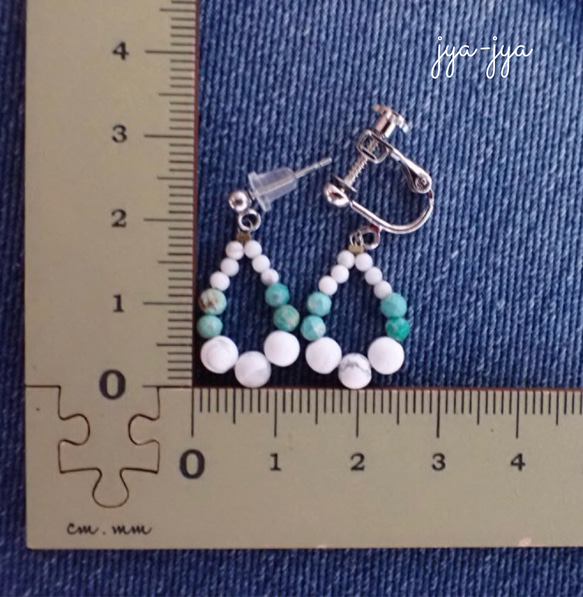 beads earrings ＊ White natural Howlite turquoise 4枚目の画像