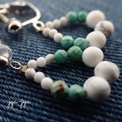 beads earrings ＊ White natural Howlite turquoise 2枚目の画像