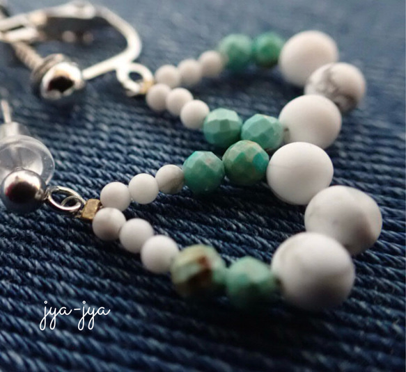 beads earrings ＊ White natural Howlite turquoise 2枚目の画像