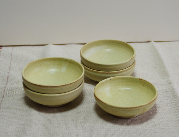 『Creema限定』苅安色の小皿5個セット 2枚目の画像