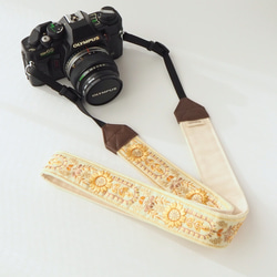 【アーチフラワー】イエロー　カメラストラップ　インド刺繍　帆布 1枚目の画像