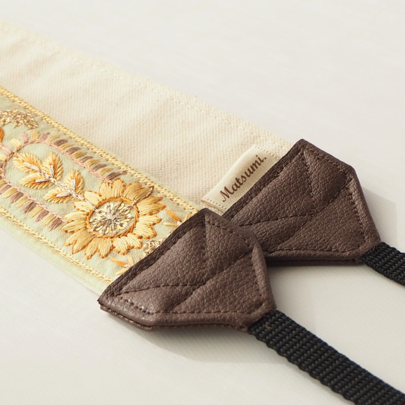 【アーチフラワー】イエロー　カメラストラップ　インド刺繍　帆布 4枚目の画像