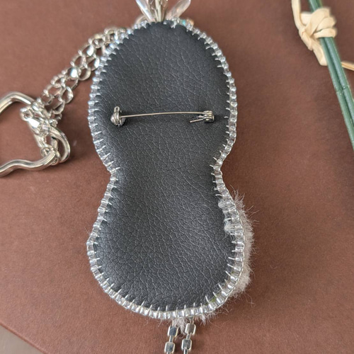 フランス製スパンコールとキラキラビーズで刺繍した ハシビロコウの