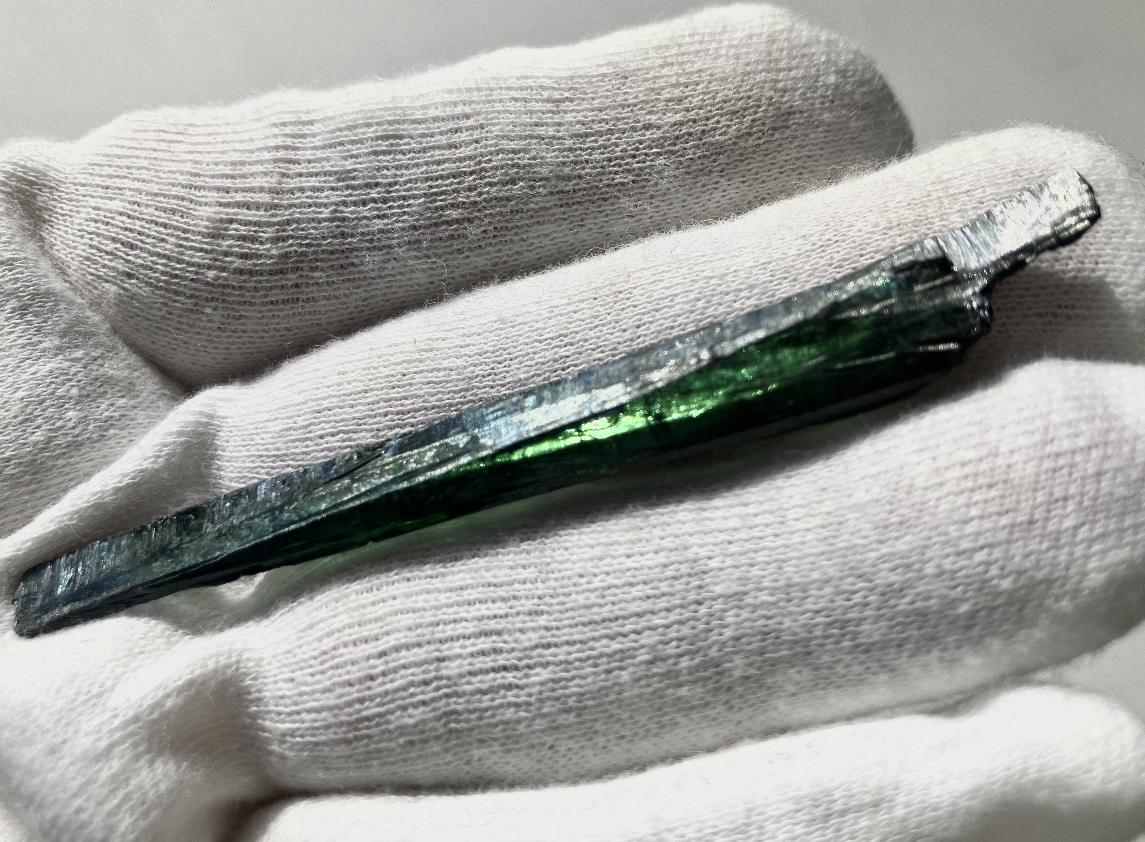 ビビアナイト原石　ブラジル産　長さ7.8cm