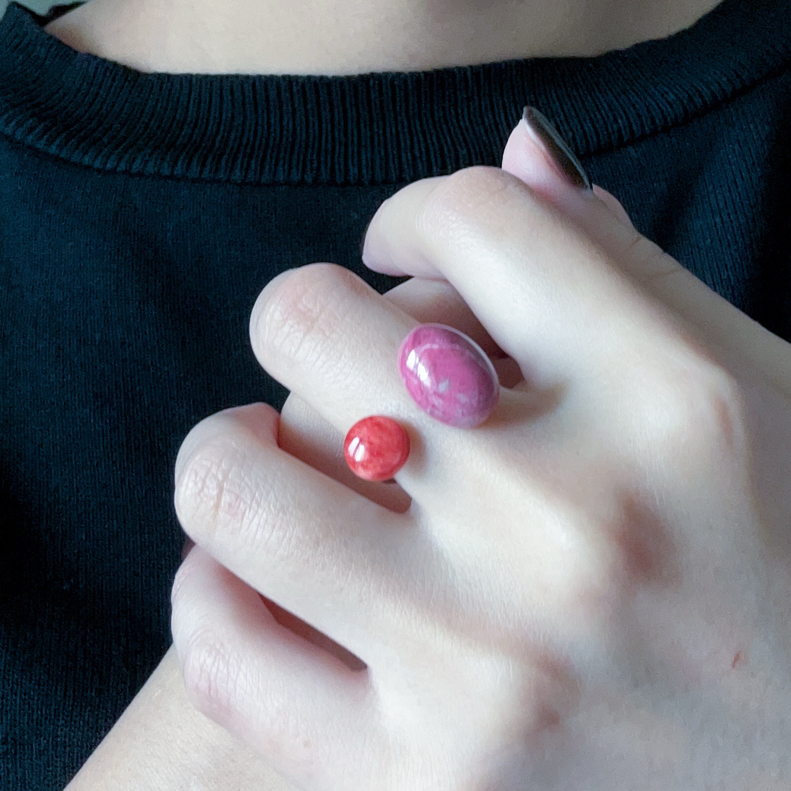 濃いピンク×朱色 オープンリング 春 レトロ 着物の柄のような和テイストの大人指輪 モダン 琉装カラー