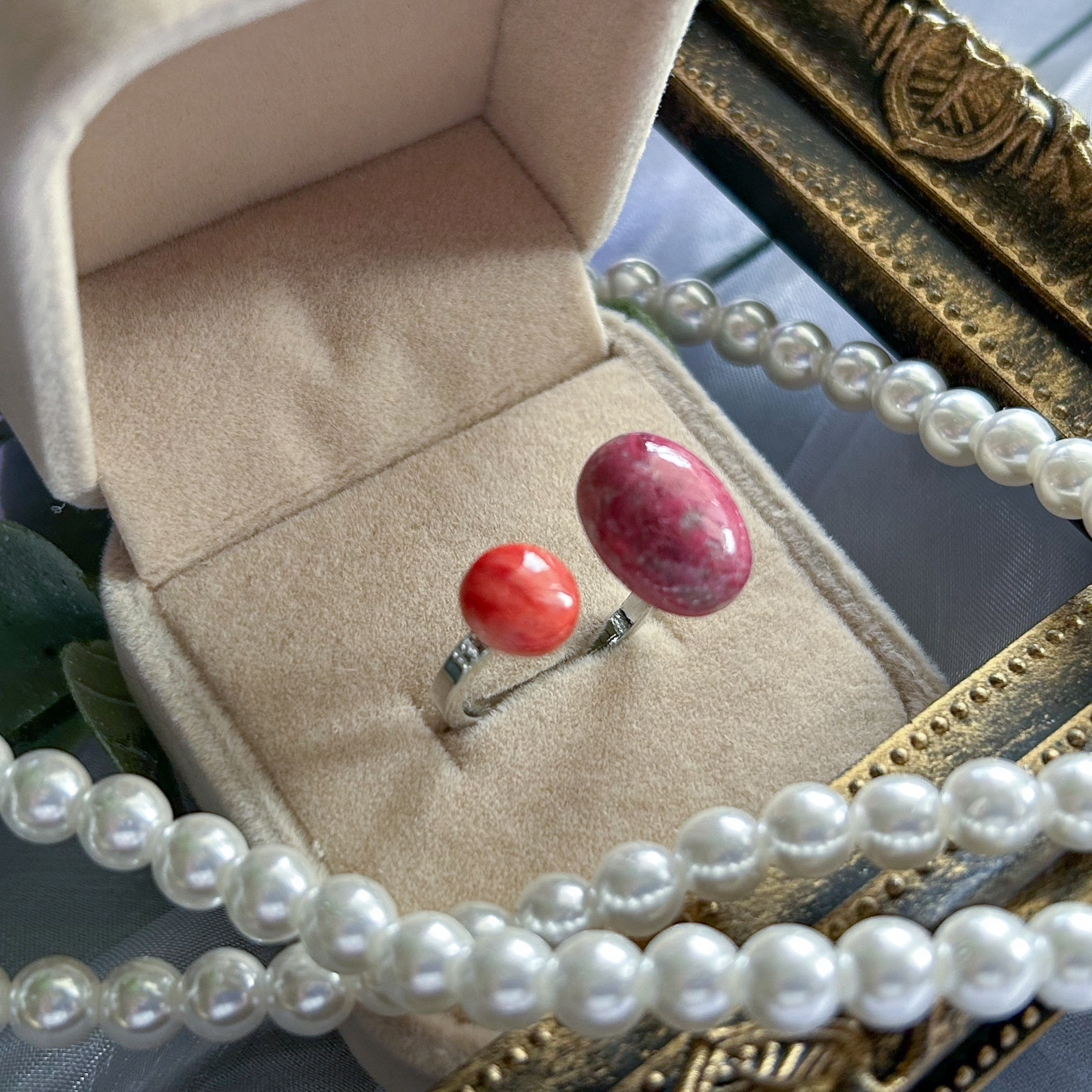 濃いピンク×朱色 オープンリング 春 レトロ 着物の柄のような和テイストの大人指輪 モダン 琉装カラー