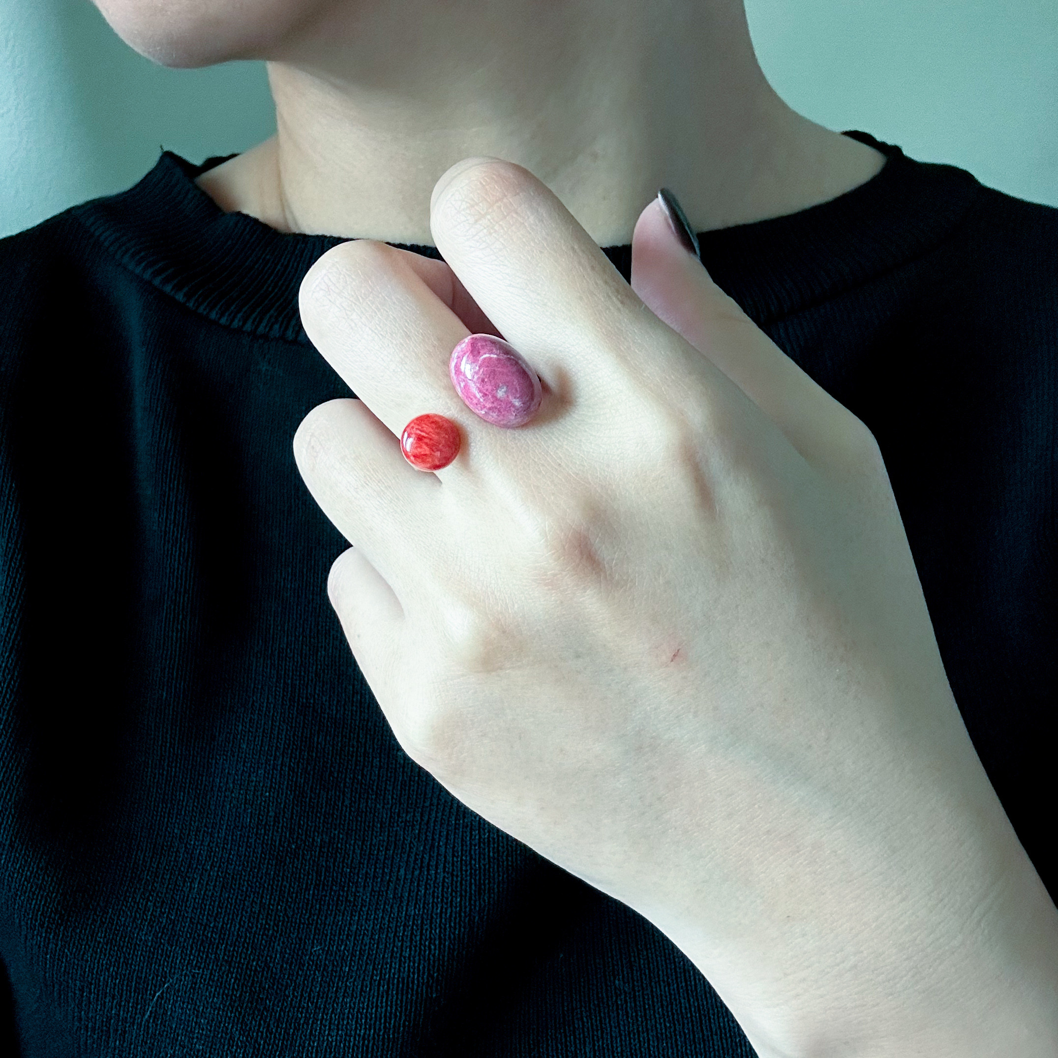 濃いピンク×朱色 オープンリング 春 レトロ 着物の柄のような和テイストの大人指輪 モダン 琉装カラー